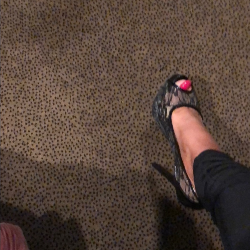 guess brand size 5 1/2 will fit six